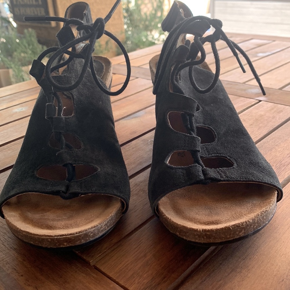 SOFFT Black Suede Lace Up